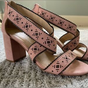 NWOT CL by laundry Criss Cross Strap Suede Blush Color Sandal, Heel Zip, 8.5